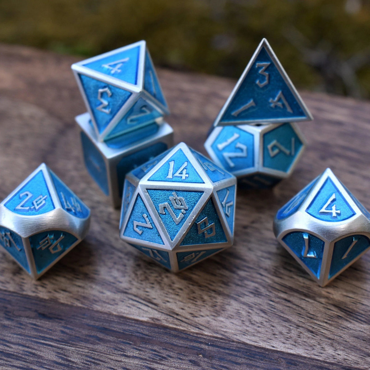 Misty Mountain - Elder Runes Electric Blue And Matte Silver Metal 7-Dice Set